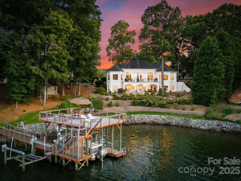 102 Stone Point Court, Mooresville, NC 28117.  MLS# CAR4235914, YatesRealty ID 4910. 