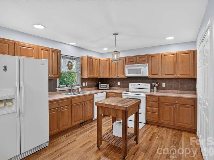 44 & 50 Autumn View Drive, Hendersonville, NC 28792.  MLS# CAR4421404, YatesRealty ID 49100. 