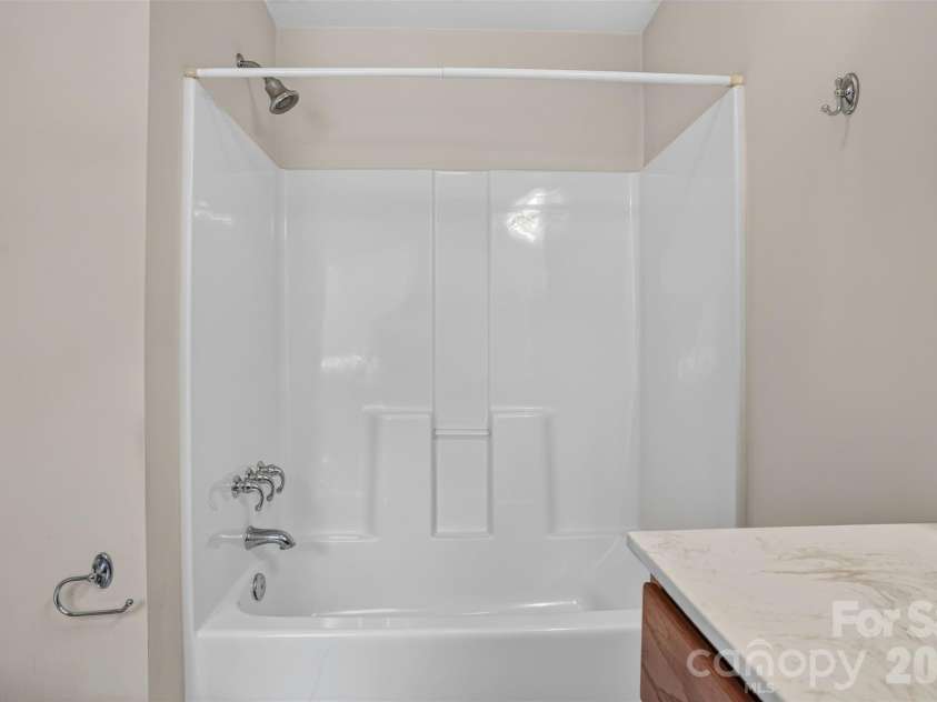 44 Autumn View Drive, Hendersonville, NC 28792.  MLS# CAR4421055, YatesRealty ID 49101. 