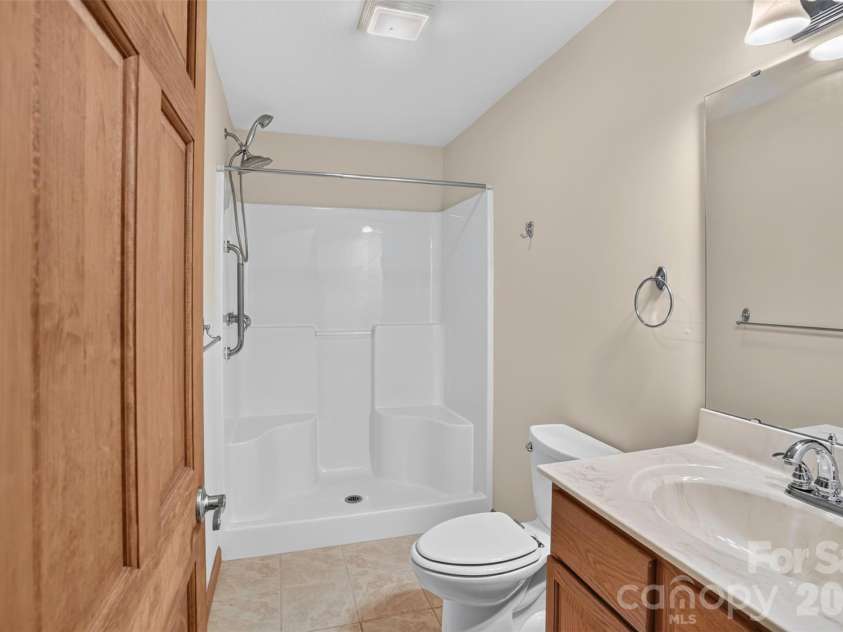 44 Autumn View Drive, Hendersonville, NC 28792.  MLS# CAR4421055, YatesRealty ID 49101. 