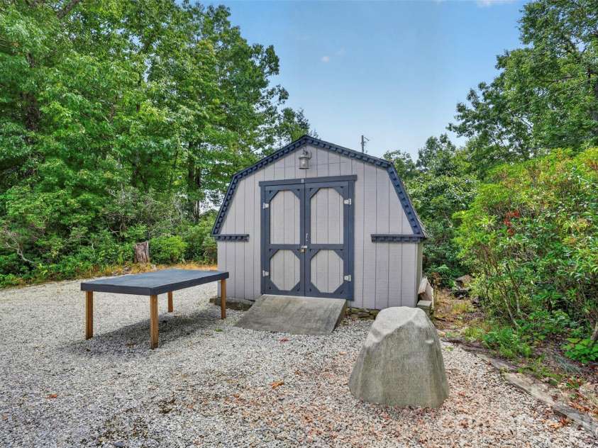 44 Autumn View Drive, Hendersonville, NC 28792.  MLS# CAR4421055, YatesRealty ID 49101. 