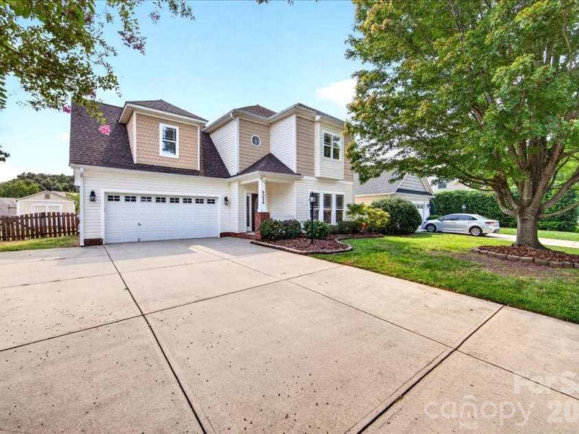 9026 Crusaders Court, Matthews, NC 28105.  MLS# CAR4420940, YatesRealty ID 49102. 