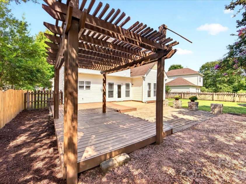 9026 Crusaders Court, Matthews, NC 28105.  MLS# CAR4420940, YatesRealty ID 49102. 