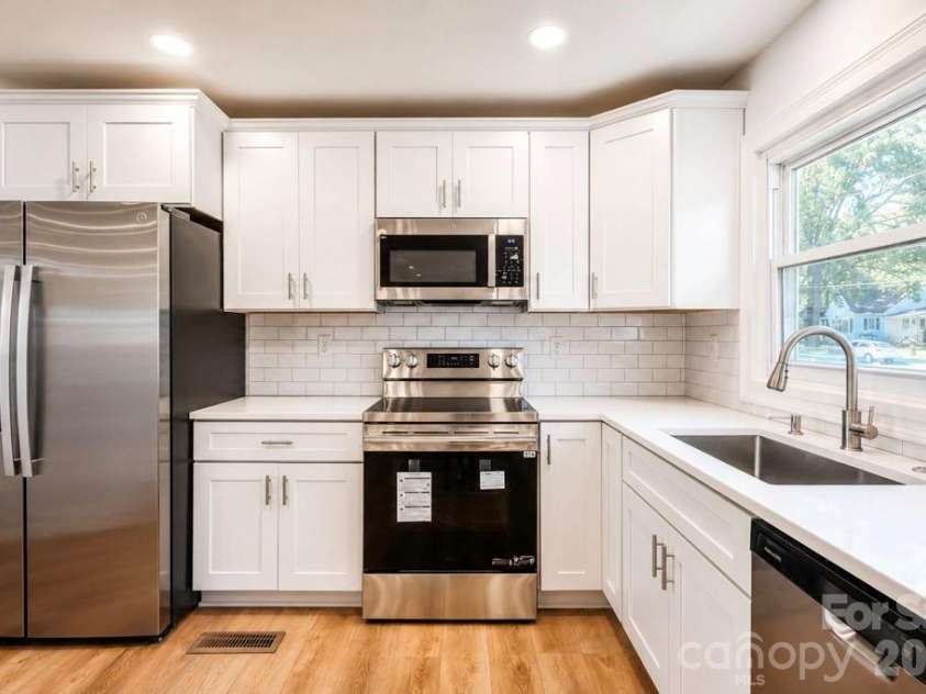 300 King Street, Monroe, NC 28110.  MLS# CAR4421432, YatesRealty ID 49103. 