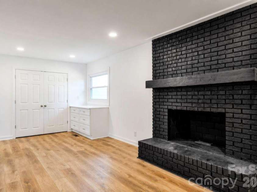 300 King Street, Monroe, NC 28110.  MLS# CAR4421432, YatesRealty ID 49103. 