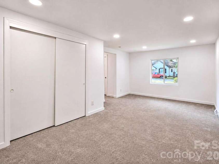 300 King Street, Monroe, NC 28110.  MLS# CAR4421432, YatesRealty ID 49103. 