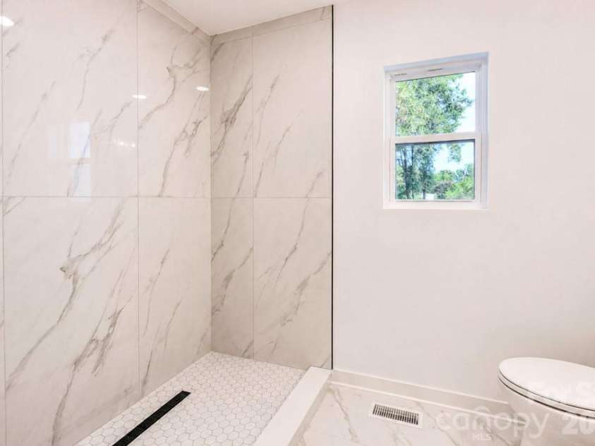 300 King Street, Monroe, NC 28110.  MLS# CAR4421432, YatesRealty ID 49103. 