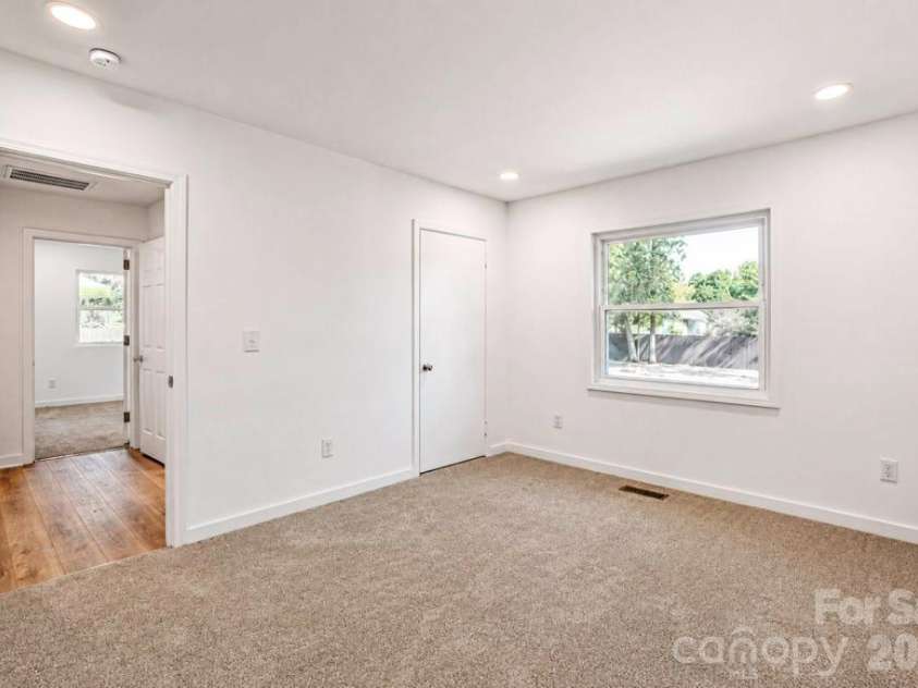 300 King Street, Monroe, NC 28110.  MLS# CAR4421432, YatesRealty ID 49103. 