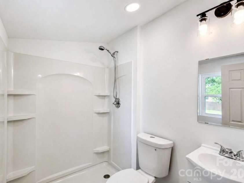 300 King Street, Monroe, NC 28110.  MLS# CAR4421432, YatesRealty ID 49103. 