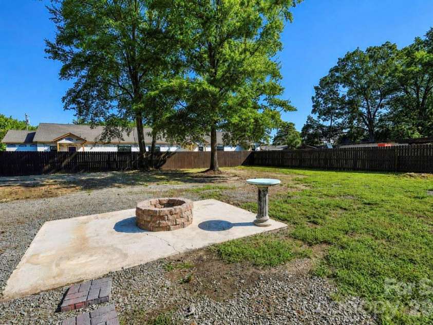 300 King Street, Monroe, NC 28110.  MLS# CAR4421432, YatesRealty ID 49103. 