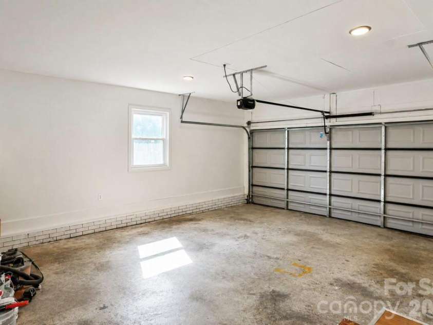 300 King Street, Monroe, NC 28110.  MLS# CAR4421432, YatesRealty ID 49103. 