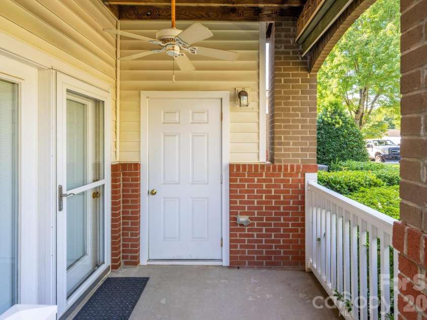 16638 Amberside Road, Cornelius, NC 28031.  MLS# CAR4420901, YatesRealty ID 49104. 