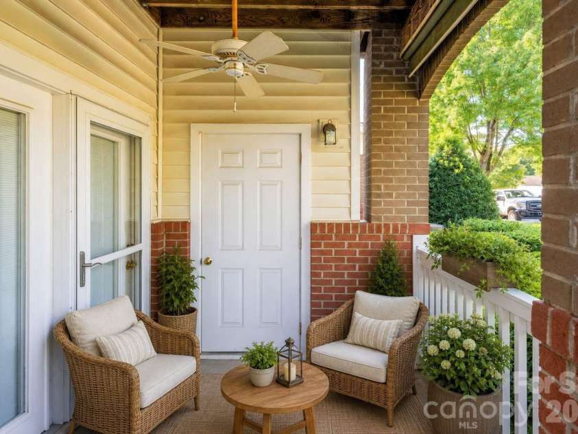 16638 Amberside Road, Cornelius, NC 28031.  MLS# CAR4420901, YatesRealty ID 49104. 