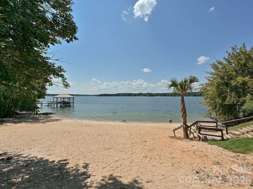 1021 Knob Creek Lane, Tega Cay, SC 29708.  MLS# CAR4420740, YatesRealty ID 49105. 