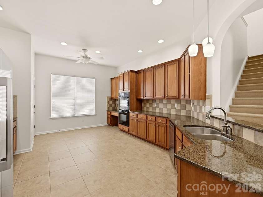 1021 Knob Creek Lane, Tega Cay, SC 29708.  MLS# CAR4420740, YatesRealty ID 49105. Eat in Kitchen