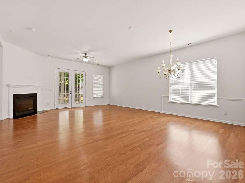 1021 Knob Creek Lane, Tega Cay, SC 29708.  MLS# CAR4420740, YatesRealty ID 49105. Large Living room