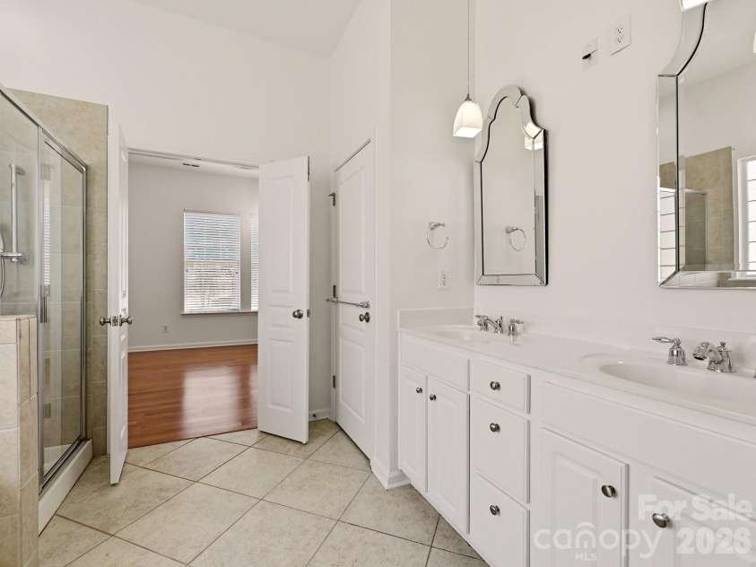 1021 Knob Creek Lane, Tega Cay, SC 29708.  MLS# CAR4420740, YatesRealty ID 49105. Primary Bath