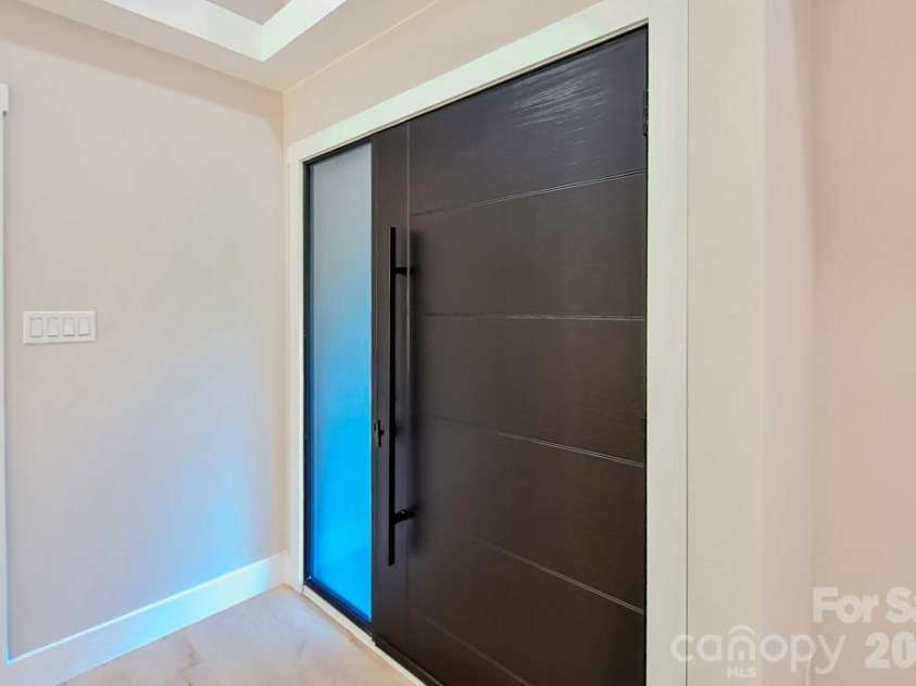 1440 Mcilroy Road, Charlotte, NC 28212.  MLS# CAR4420925, YatesRealty ID 49107. 