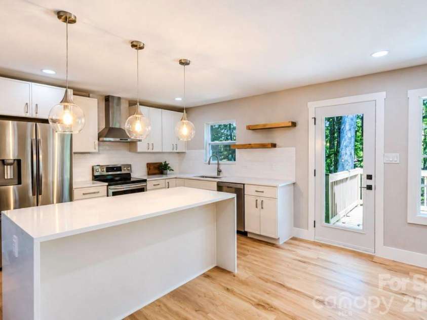 1440 Mcilroy Road, Charlotte, NC 28212.  MLS# CAR4420925, YatesRealty ID 49107. 