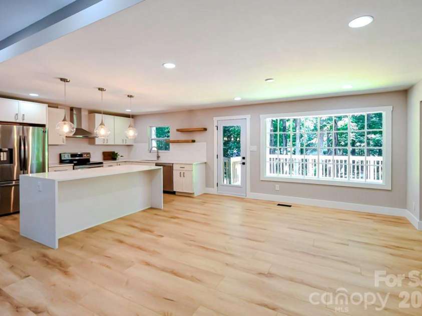 1440 Mcilroy Road, Charlotte, NC 28212.  MLS# CAR4420925, YatesRealty ID 49107. 