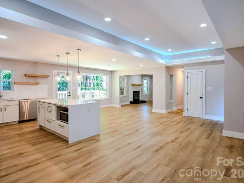 1440 Mcilroy Road, Charlotte, NC 28212.  MLS# CAR4420925, YatesRealty ID 49107. 