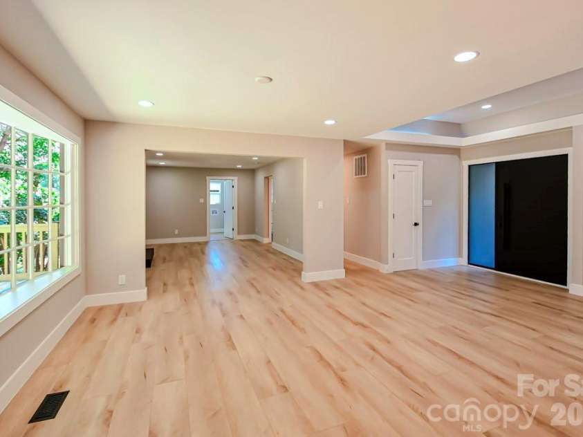 1440 Mcilroy Road, Charlotte, NC 28212.  MLS# CAR4420925, YatesRealty ID 49107. 