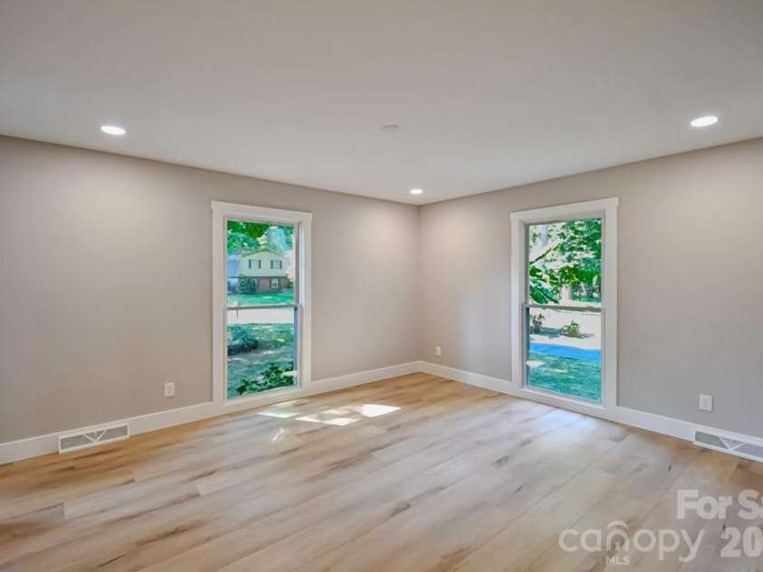 1440 Mcilroy Road, Charlotte, NC 28212.  MLS# CAR4420925, YatesRealty ID 49107. 