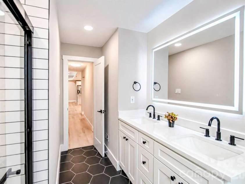 1440 Mcilroy Road, Charlotte, NC 28212.  MLS# CAR4420925, YatesRealty ID 49107. 