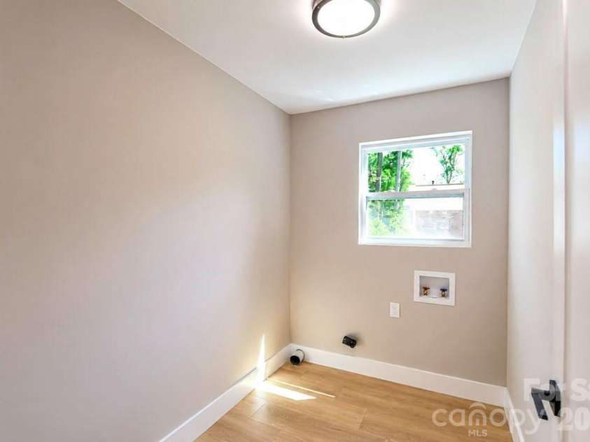 1440 Mcilroy Road, Charlotte, NC 28212.  MLS# CAR4420925, YatesRealty ID 49107. 