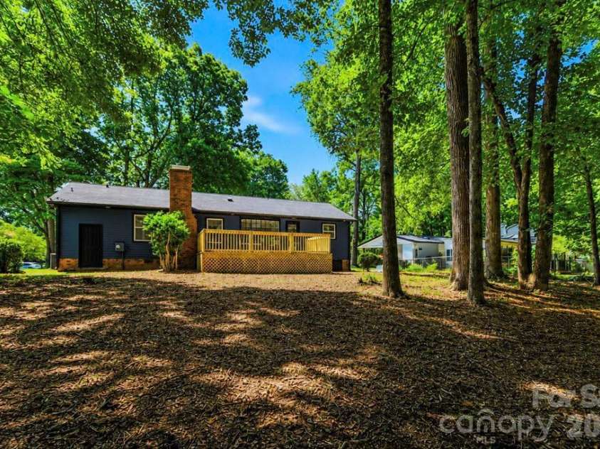 1440 Mcilroy Road, Charlotte, NC 28212.  MLS# CAR4420925, YatesRealty ID 49107. 