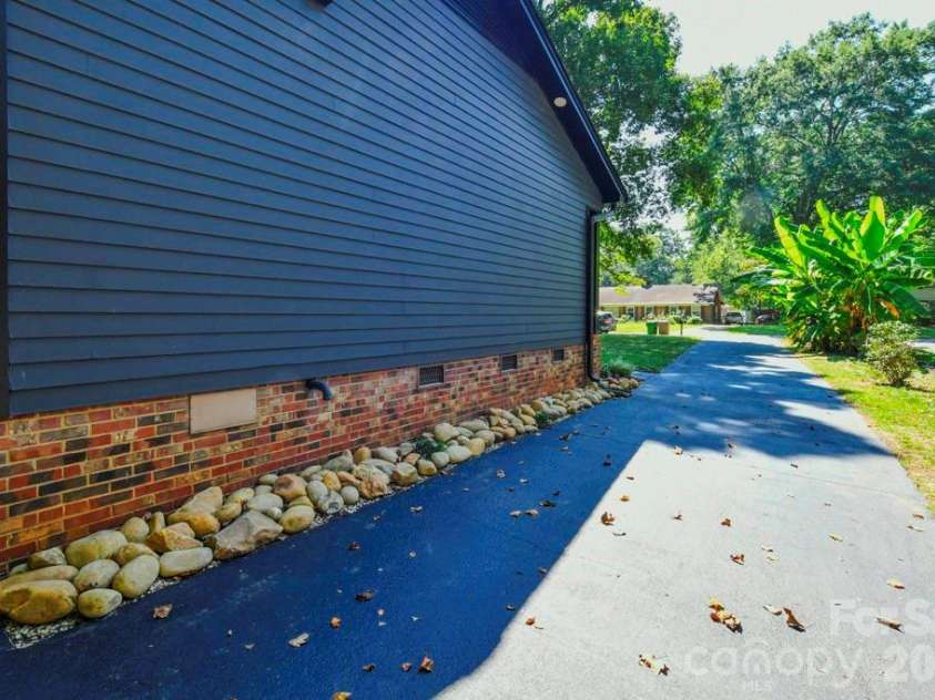 1440 Mcilroy Road, Charlotte, NC 28212.  MLS# CAR4420925, YatesRealty ID 49107. 