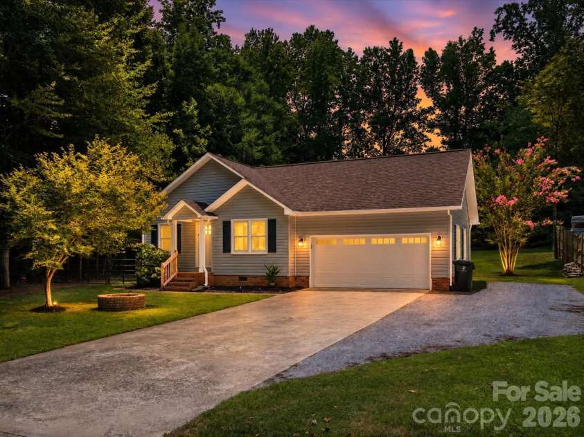 806 Costner Street, Lowell, NC 28098.  MLS# CAR4421101, YatesRealty ID 49108. 