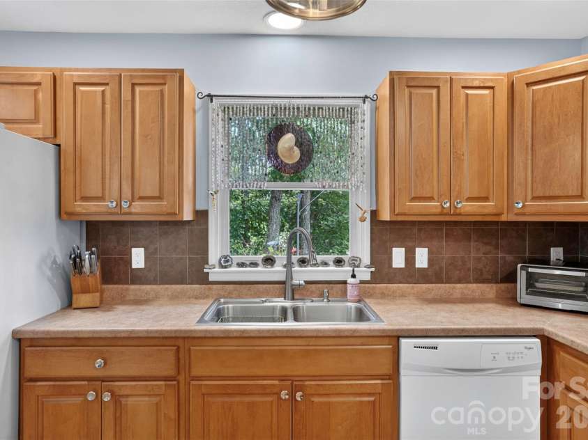 50 Autumn View Drive, Hendersonville, NC 28792.  MLS# CAR4420774, YatesRealty ID 49109. 