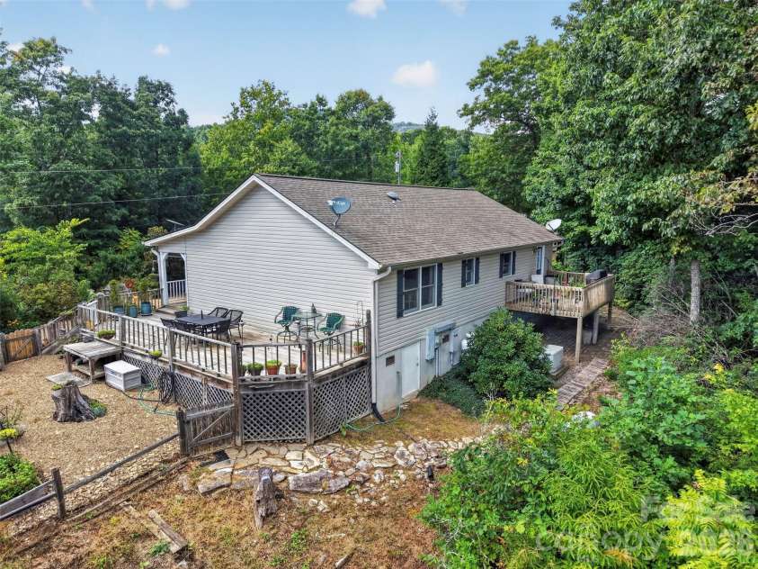 50 Autumn View Drive, Hendersonville, NC 28792.  MLS# CAR4420774, YatesRealty ID 49109. 
