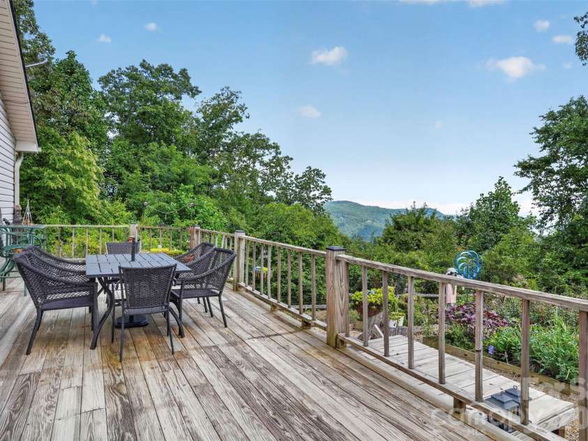 50 Autumn View Drive, Hendersonville, NC 28792.  MLS# CAR4420774, YatesRealty ID 49109. 