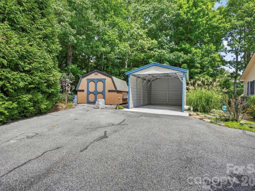50 Autumn View Drive, Hendersonville, NC 28792.  MLS# CAR4420774, YatesRealty ID 49109. 