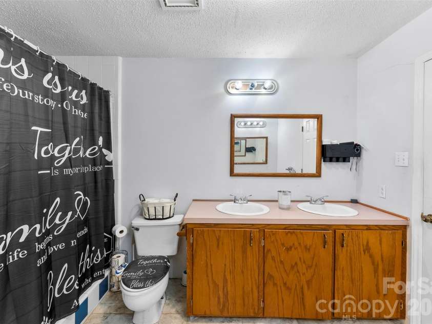1304 Cambridge Drive, Shelby, NC 28152.  MLS# CAR4342761, YatesRealty ID 4911. 