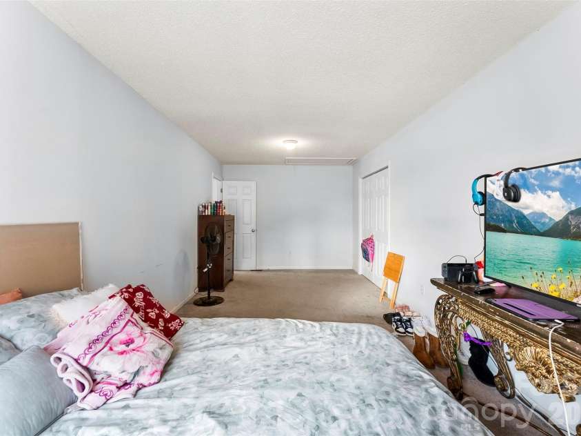 1304 Cambridge Drive, Shelby, NC 28152.  MLS# CAR4342761, YatesRealty ID 4911. 