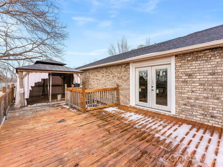 1304 Cambridge Drive, Shelby, NC 28152.  MLS# CAR4342761, YatesRealty ID 4911. 