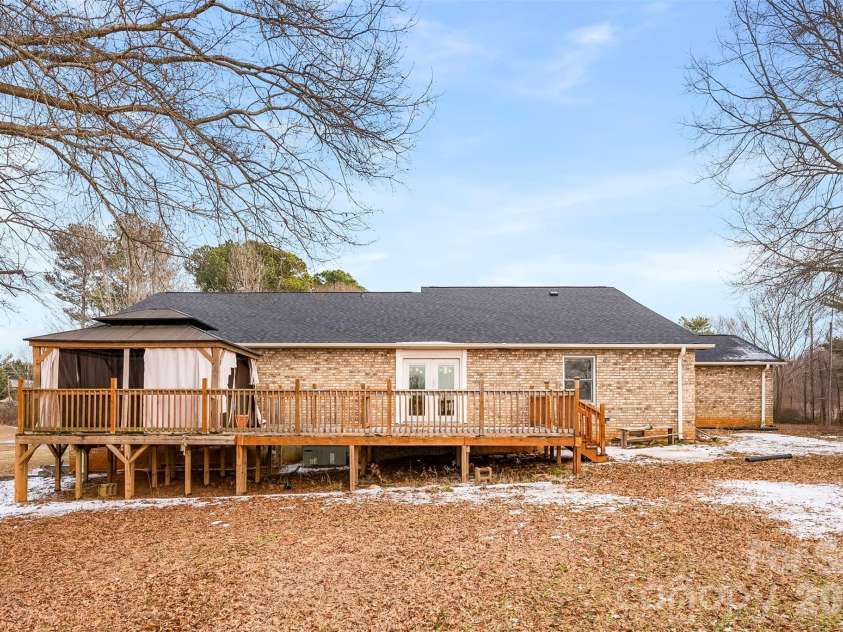 1304 Cambridge Drive, Shelby, NC 28152.  MLS# CAR4342761, YatesRealty ID 4911. 