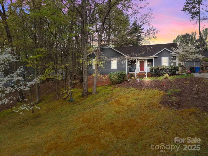 813 Deer Path Place, Mooresville, NC 28115.  MLS# CAR4243491, YatesRealty ID 4911. 