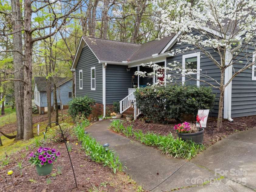 813 Deer Path Place, Mooresville, NC 28115.  MLS# CAR4243491, YatesRealty ID 4911. 