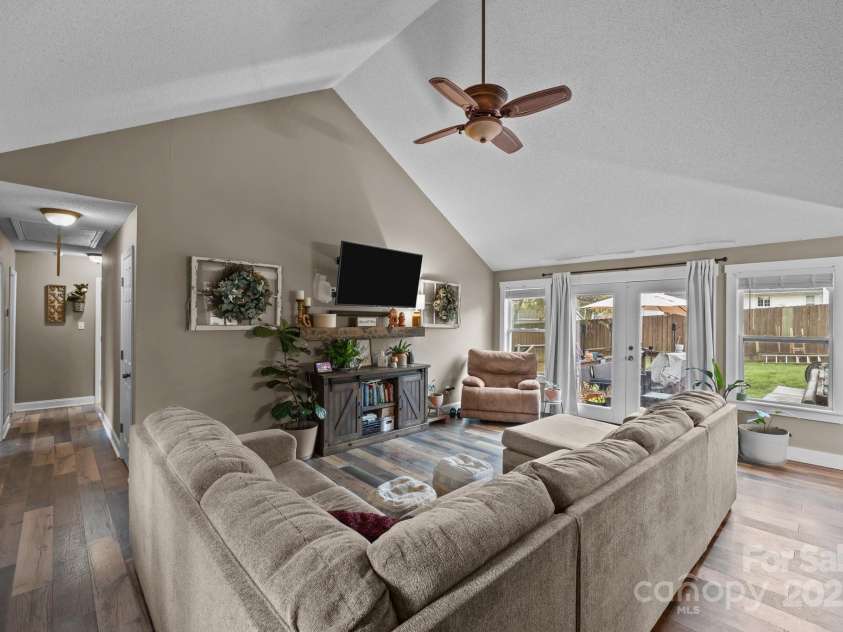 813 Deer Path Place, Mooresville, NC 28115.  MLS# CAR4243491, YatesRealty ID 4911. 