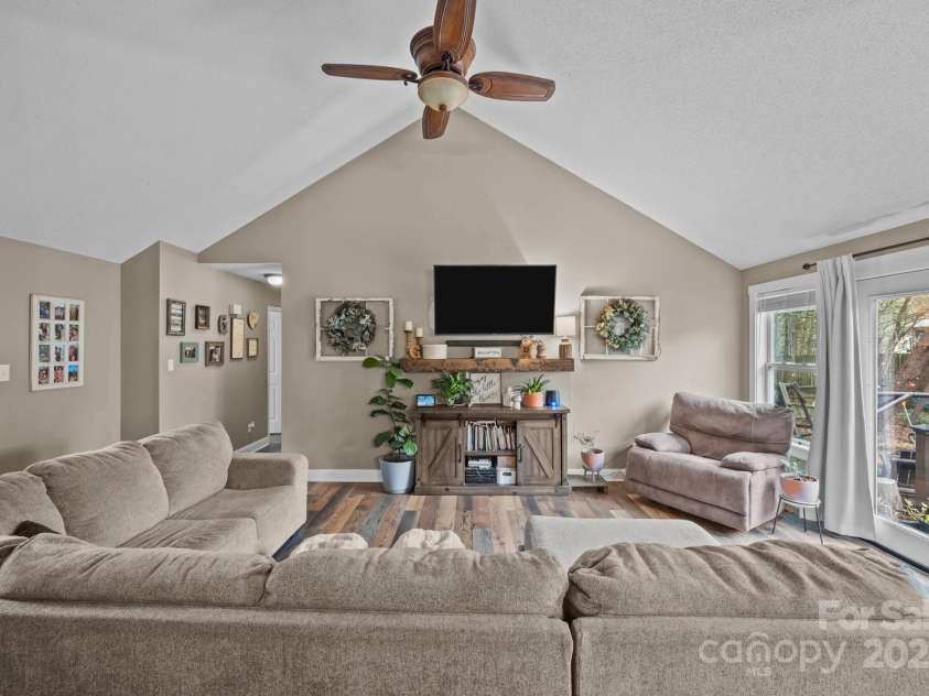 813 Deer Path Place, Mooresville, NC 28115.  MLS# CAR4243491, YatesRealty ID 4911. 