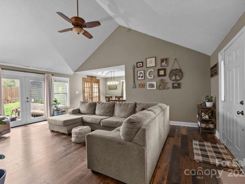 813 Deer Path Place, Mooresville, NC 28115.  MLS# CAR4243491, YatesRealty ID 4911. 