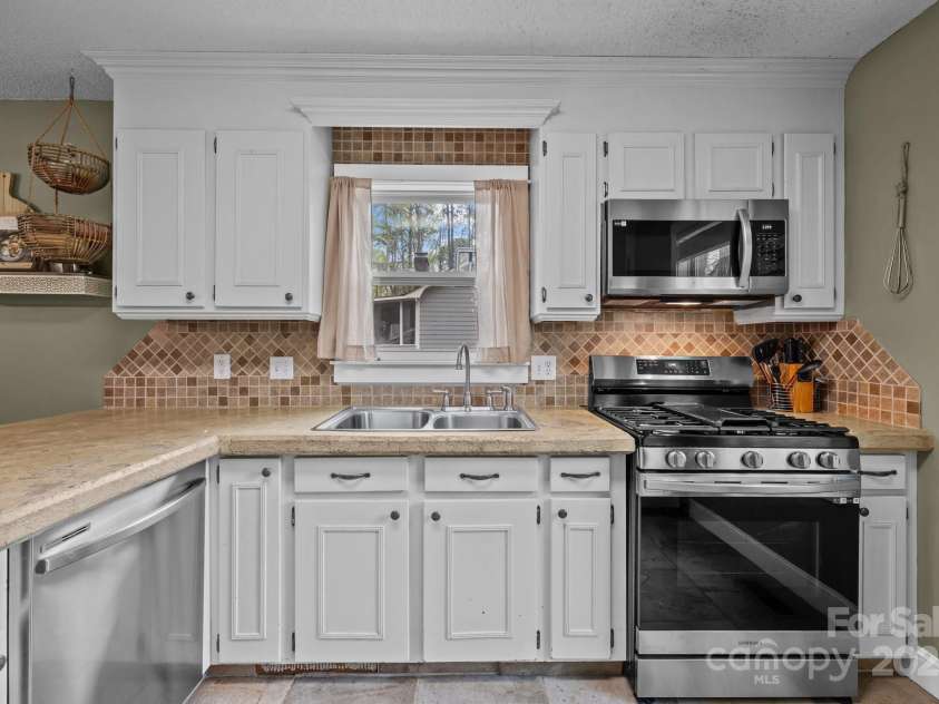 813 Deer Path Place, Mooresville, NC 28115.  MLS# CAR4243491, YatesRealty ID 4911. 