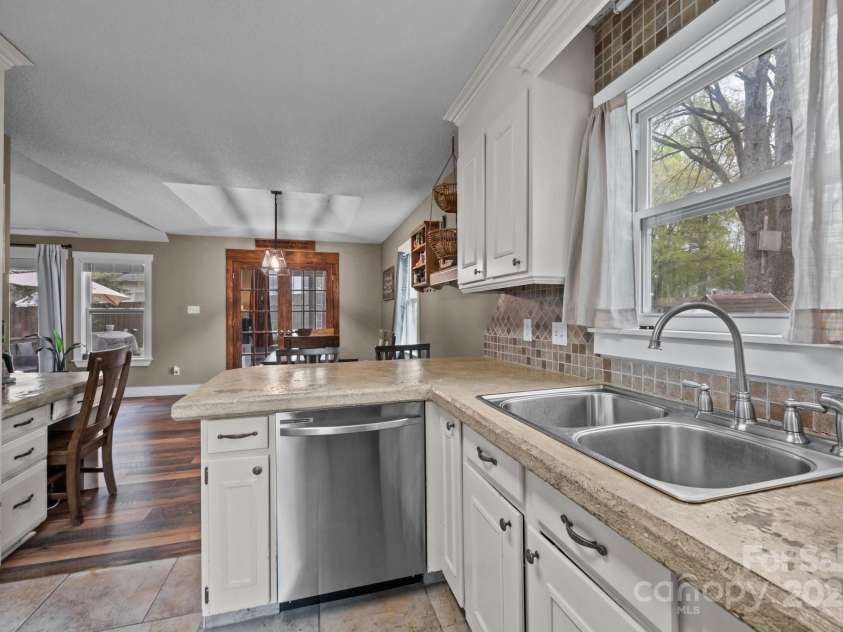 813 Deer Path Place, Mooresville, NC 28115.  MLS# CAR4243491, YatesRealty ID 4911. 