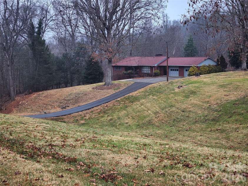 865 Armory Road, North Wilkesboro, NC 28659.  MLS# CAR4336066, YatesRealty ID 4911. 