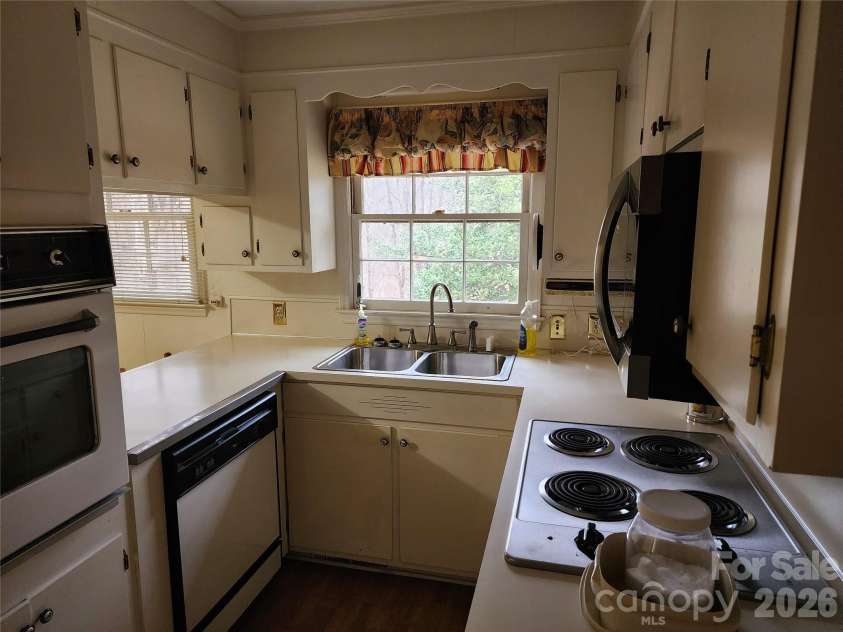 865 Armory Road, North Wilkesboro, NC 28659.  MLS# CAR4336066, YatesRealty ID 4911. 