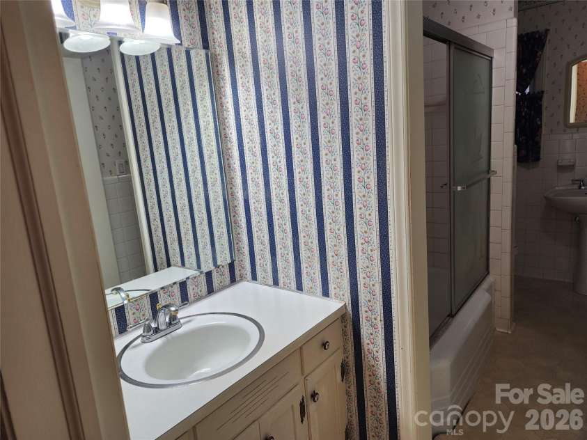 865 Armory Road, North Wilkesboro, NC 28659.  MLS# CAR4336066, YatesRealty ID 4911. 